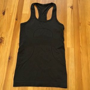 Black lululemon run swiftly tank size 2